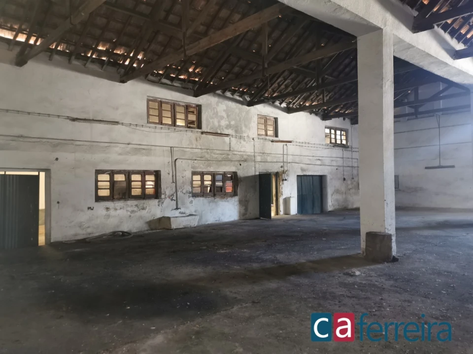 Armazém para Venda em Almeirim Foto 1