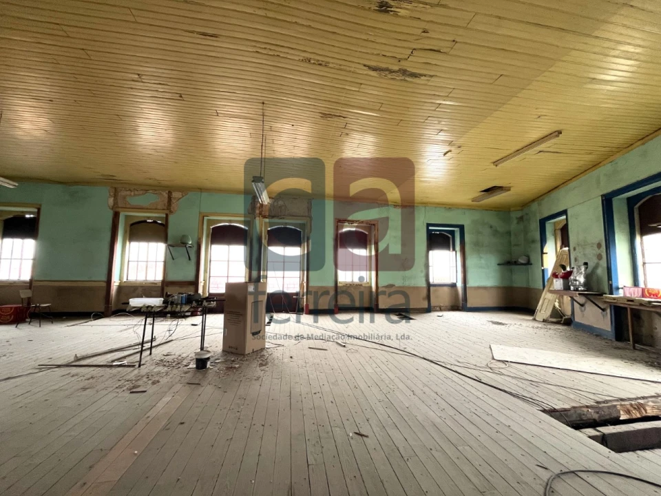 Prédio para Venda em Alcanhões Foto 26