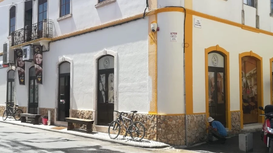 Prédio para Venda em Alcanhões