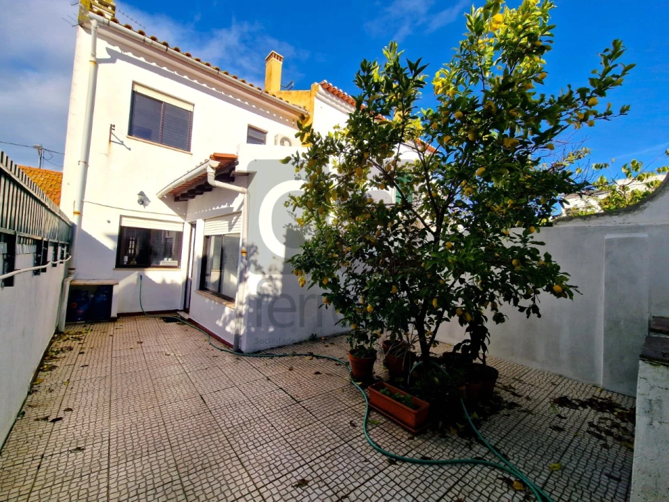 Moradia T2 para Venda em Almeirim Foto 38