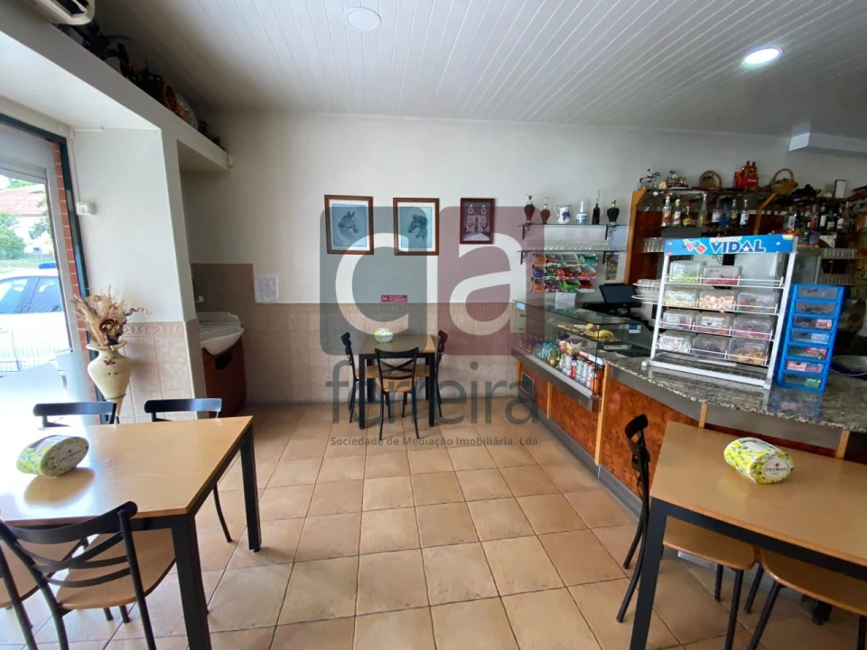 Negócio para Venda em Alpiarça Foto 1