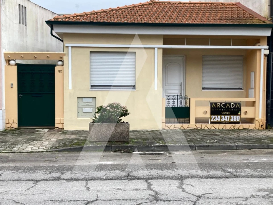 Moradia T2 para Venda em Palhaça Foto 1