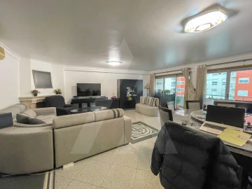Apartamento T4 para Venda em Lumiar