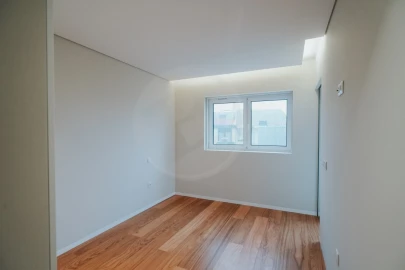 Apartamento T4 para Venda em Póvoa de Varzim, Beiriz e Argivai