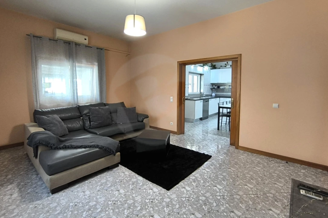 Moradia T4 para Venda em Rio Mau e Arcos Foto 4