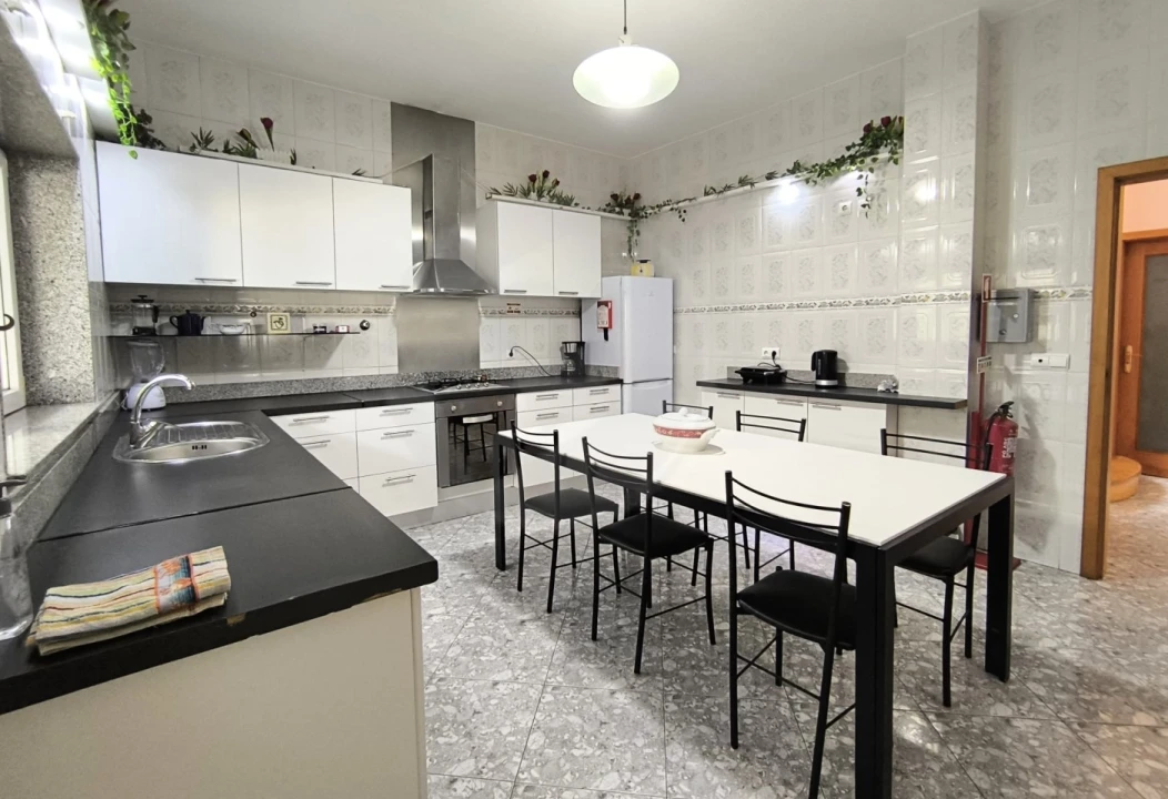 Moradia T4 para Venda em Rio Mau e Arcos Foto 6