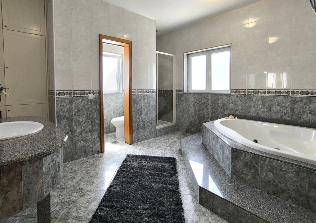 Moradia T4 para Venda em Rio Mau e Arcos Foto 11