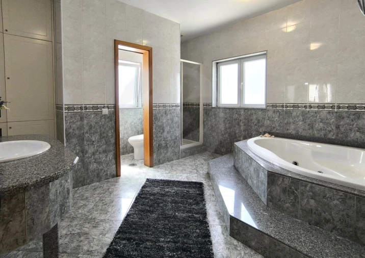 Moradia T4 para Venda em Rio Mau e Arcos Foto 11