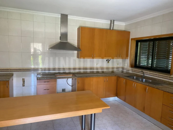 Moradia T4 para Venda em Lago Foto 6