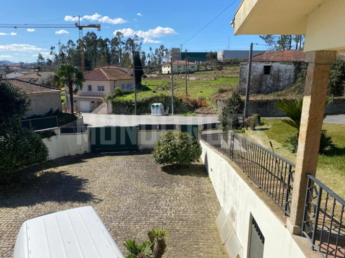 Moradia T4 para Venda em Lago Foto 10