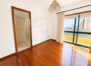 Apartamento T4 para Venda em Póvoa de Varzim, Beiriz e Argivai