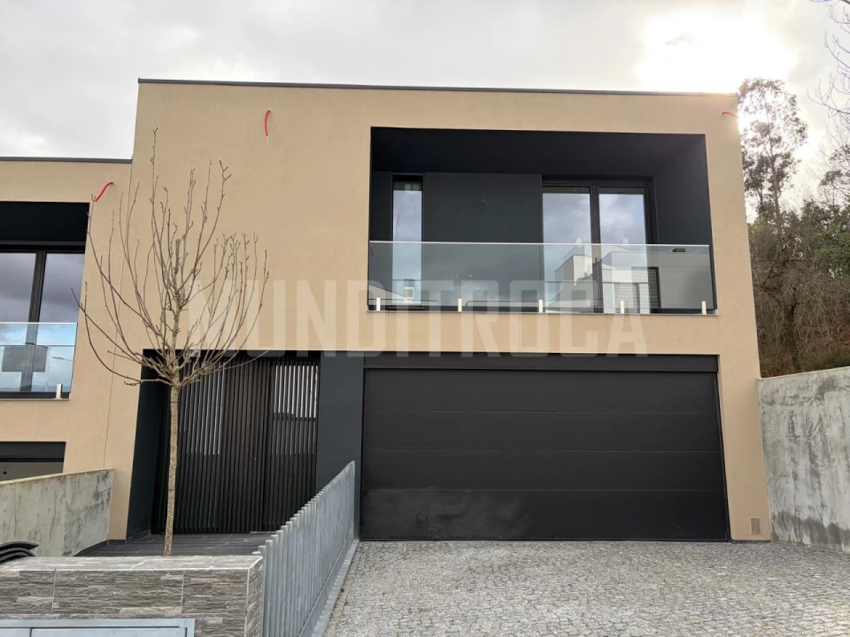 Moradia T3 para Venda em Ferreiros Foto 1