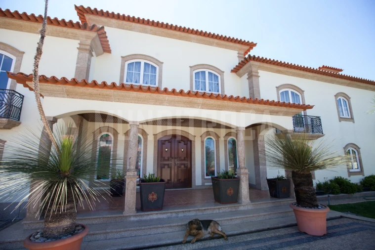 Moradia T6 para Venda em Vila Nova de Famalicão e Calendário Foto 1