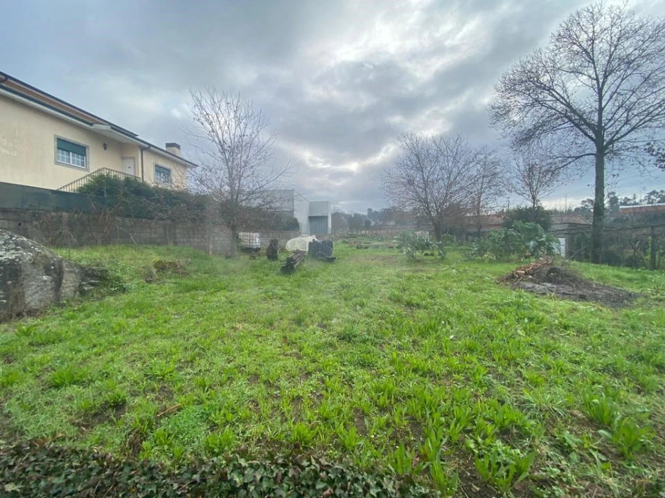 Terreno para Venda em Paços de Ferreira Foto 3