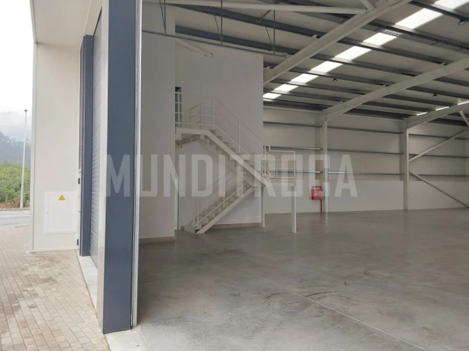 Armazém para Arrendamento em Silveiros e Rio Covo (Santa Eulália) Foto 7