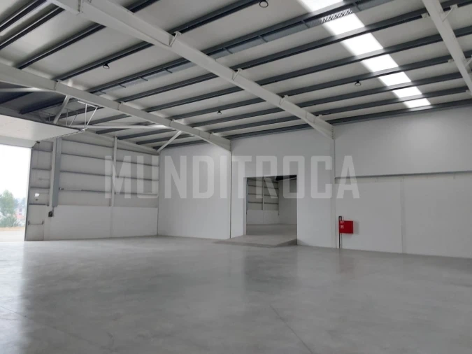 Armazém para Arrendamento em Silveiros e Rio Covo (Santa Eulália) Foto 8