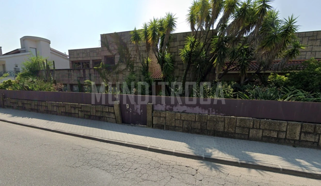 Moradia T8 para Venda em Azurem Foto 2