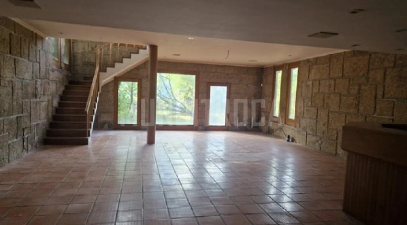 Moradia T8 para Venda em Azurem Foto 12