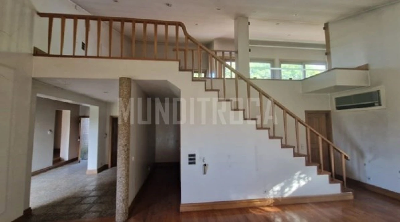 Moradia T8 para Venda em Azurem Foto 11