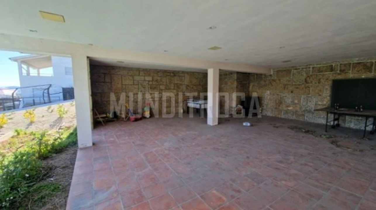 Moradia T8 para Venda em Azurem Foto 13