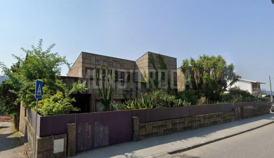 Moradia T8 para Venda em Azurem Foto 1