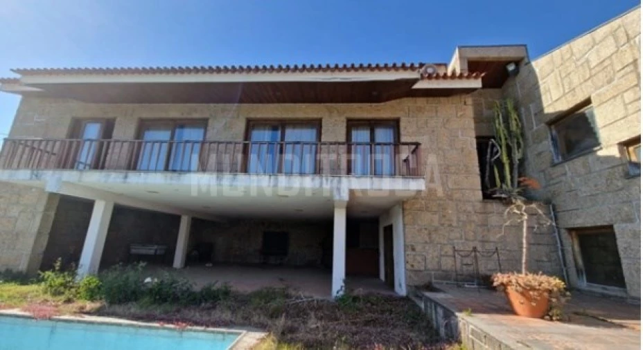 Moradia T8 para Venda em Azurem Foto 3