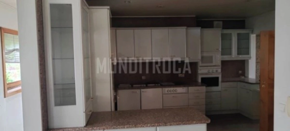 Moradia T8 para Venda em Azurem Foto 6