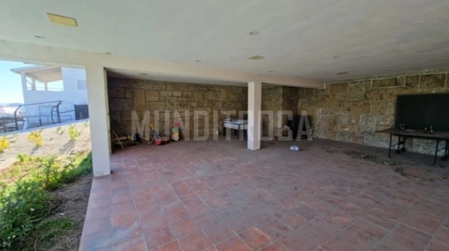 Moradia T8 para Venda em Azurem Foto 13