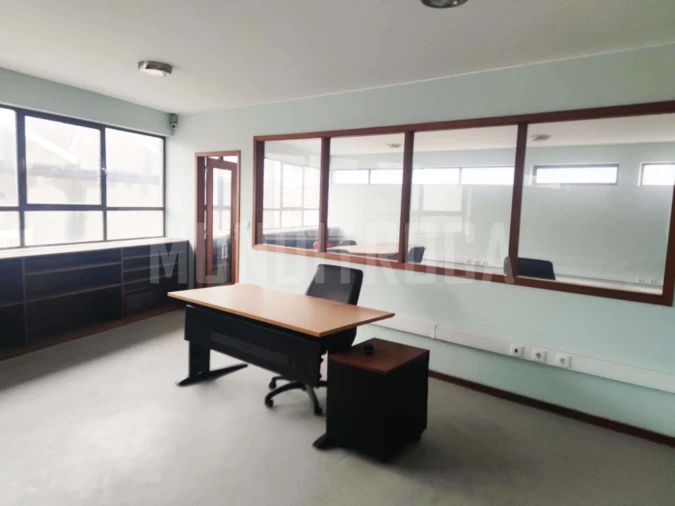 Armazém para Venda em Vila das Aves Foto 6