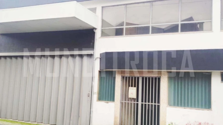 Armazém para Venda em Vila das Aves