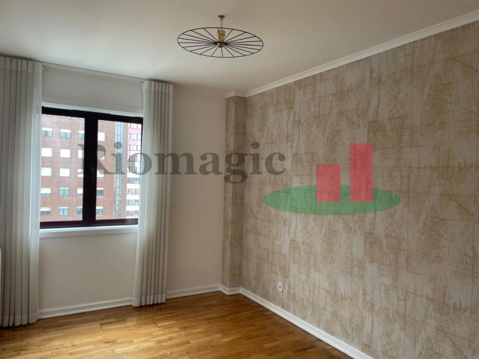 Apartamento T3 para Arrendamento em São Domingos de Benfica Foto 13