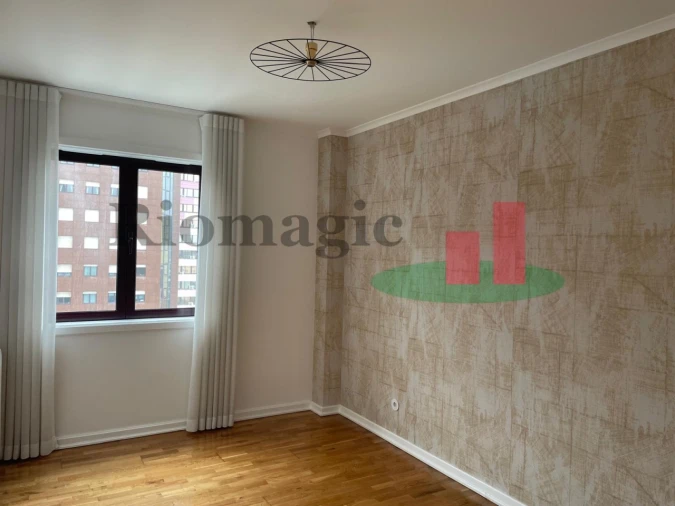 Apartamento T3 para Arrendamento em São Domingos de Benfica Foto 13