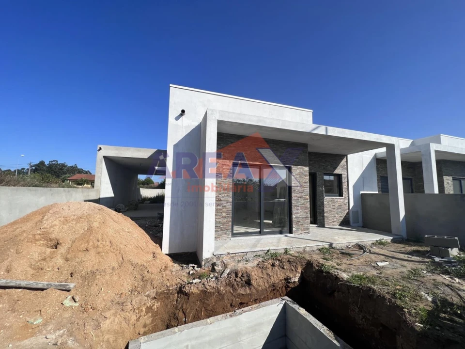 Moradia T3 para Venda em O. Azeméis, Riba-Ul, Ul, Macinhata Seixa, Madail Foto 1