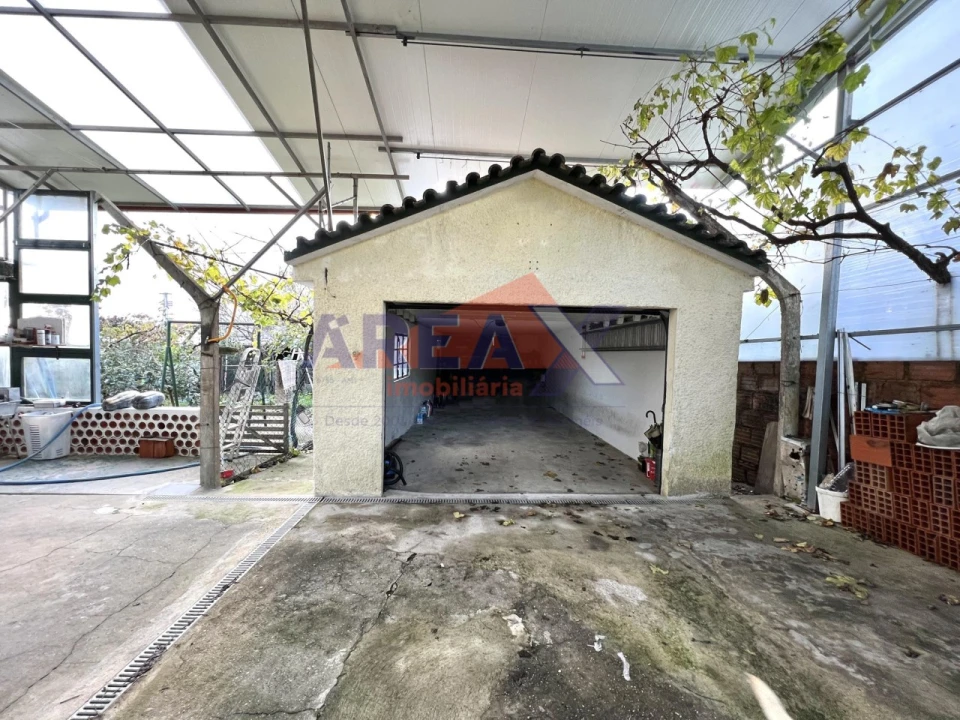 Moradia T5 para Venda em O. Azeméis, Riba-Ul, Ul, Macinhata Seixa, Madail Foto 12