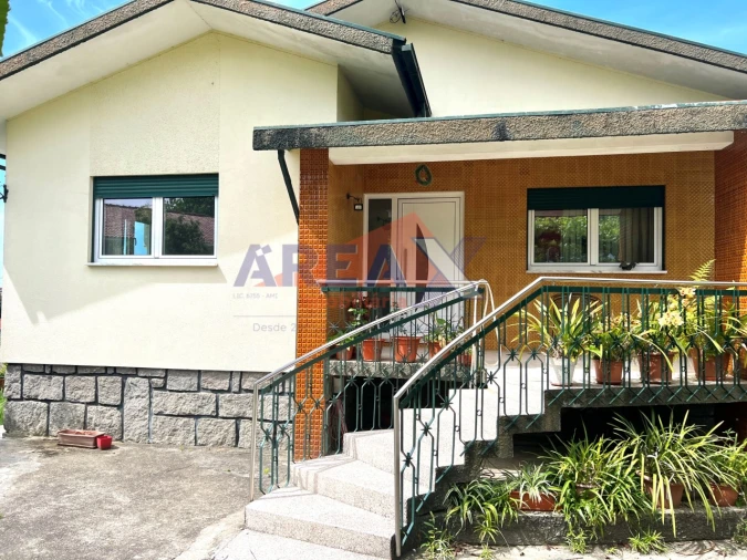 Moradia T5 para Venda em O. Azeméis, Riba-Ul, Ul, Macinhata Seixa, Madail Foto 3