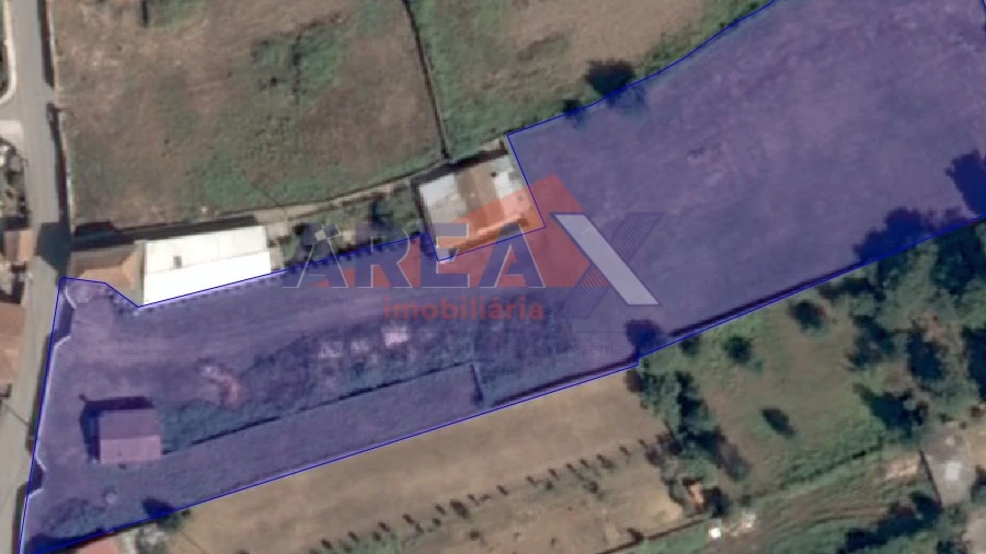 Terreno Comércio / Armazém para Venda em Vila de Cucujães