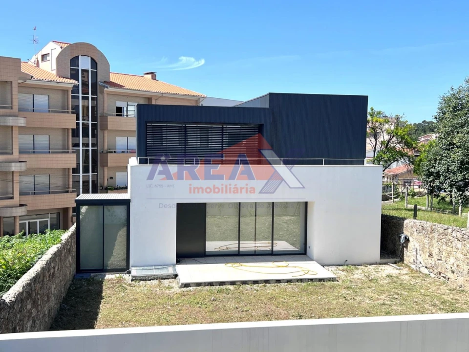 Moradia T3 para Venda em O. Azeméis, Riba-Ul, Ul, Macinhata Seixa, Madail Foto 3