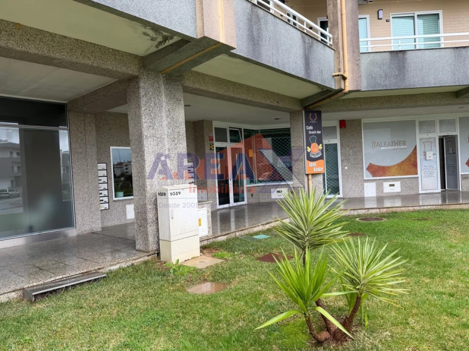 Loja para Arrendamento em Nogueira do Cravo e Pindelo Foto 1