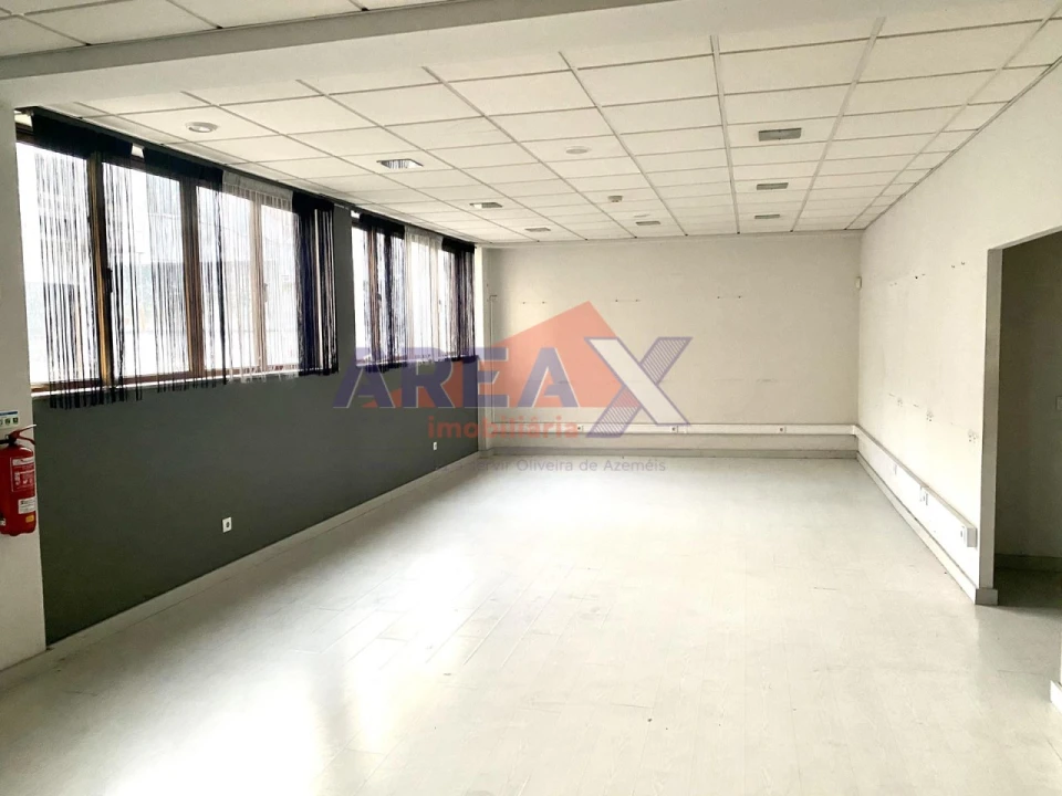 Loja para Arrendamento em O. Azeméis, Riba-Ul, Ul, Macinhata Seixa, Madail Foto 3