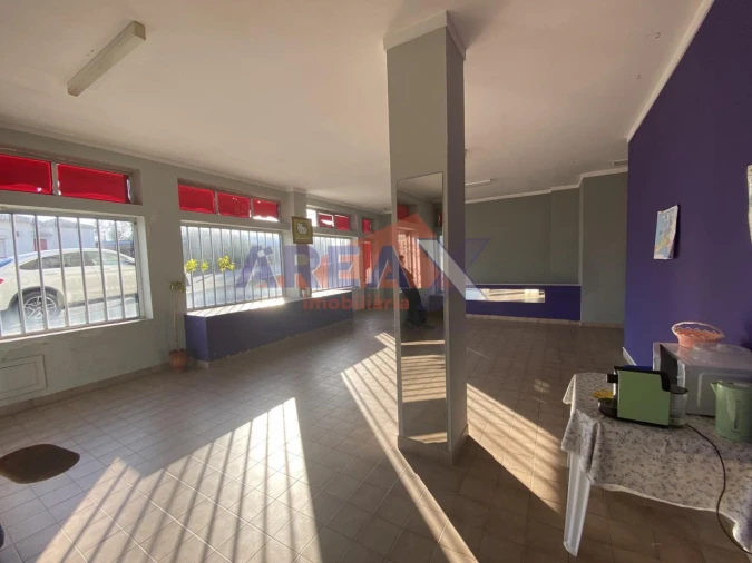 Loja para Arrendamento em São Roque Foto 6