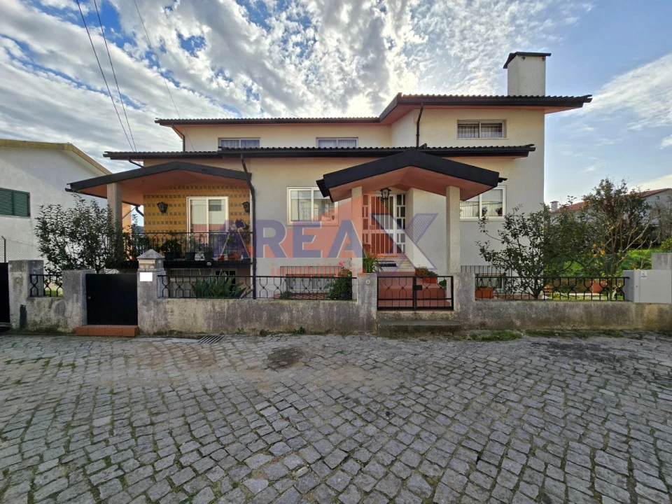 Moradia T7 para Venda em O. Azeméis, Riba-Ul, Ul, Macinhata Seixa, Madail Foto 3