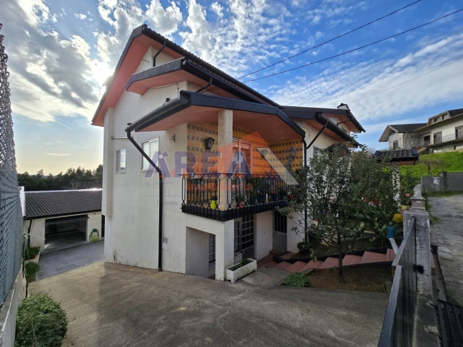 Moradia T7 para Venda em O. Azeméis, Riba-Ul, Ul, Macinhata Seixa, Madail Foto 1