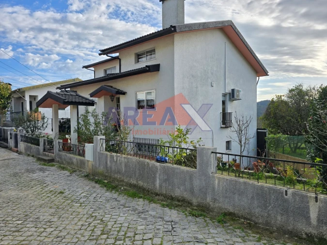 Moradia T7 para Venda em O. Azeméis, Riba-Ul, Ul, Macinhata Seixa, Madail Foto 2