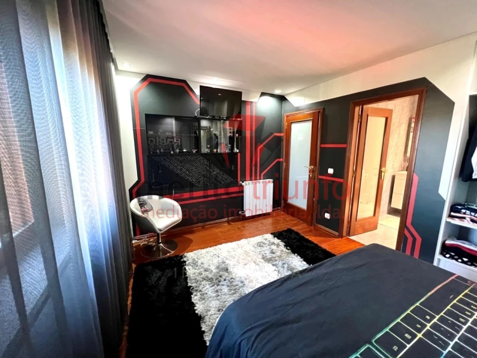 Moradia T4 para Venda em Cruz Foto 30