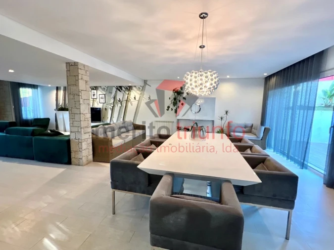 Moradia T4 para Venda em Cruz Foto 8