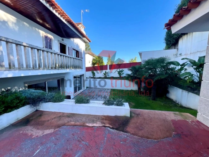 Moradia T4 para Venda em Cruz Foto 2