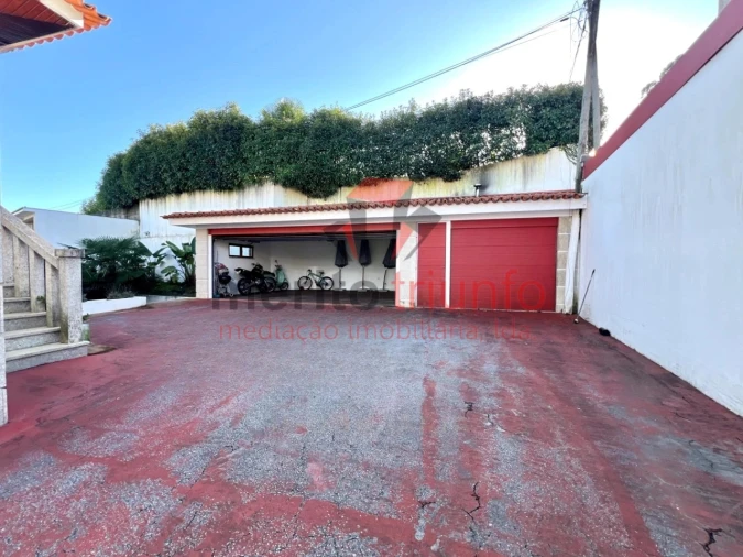 Moradia T4 para Venda em Cruz Foto 3