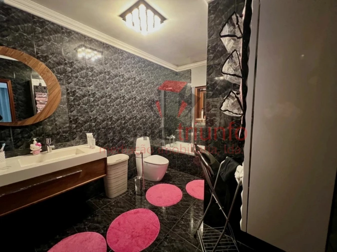 Moradia T4 para Venda em Cruz Foto 12