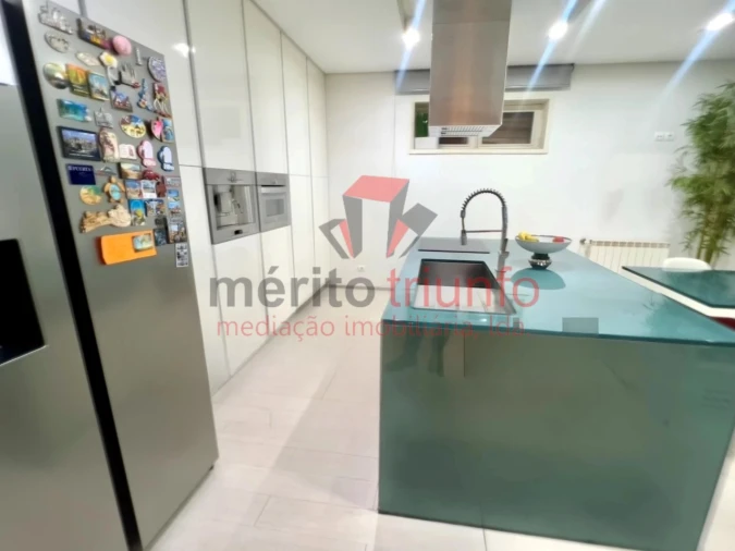 Moradia T4 para Venda em Cruz Foto 14