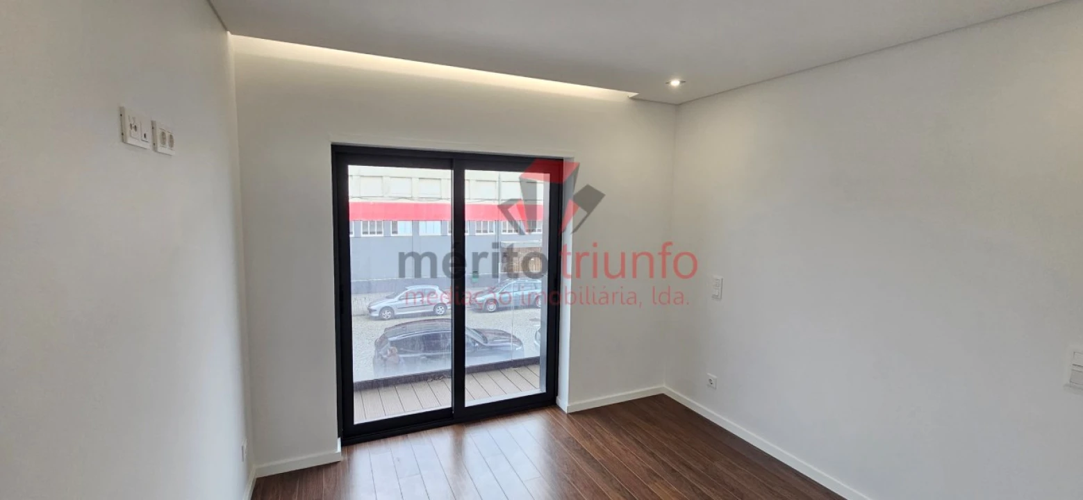 Apartamento T3 para Venda em Ramalde Foto 24